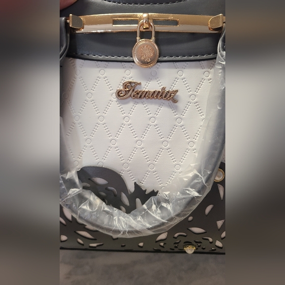 Dark Grey And White Womens Bag- 3 Piece Set. - Picture 9 of 12